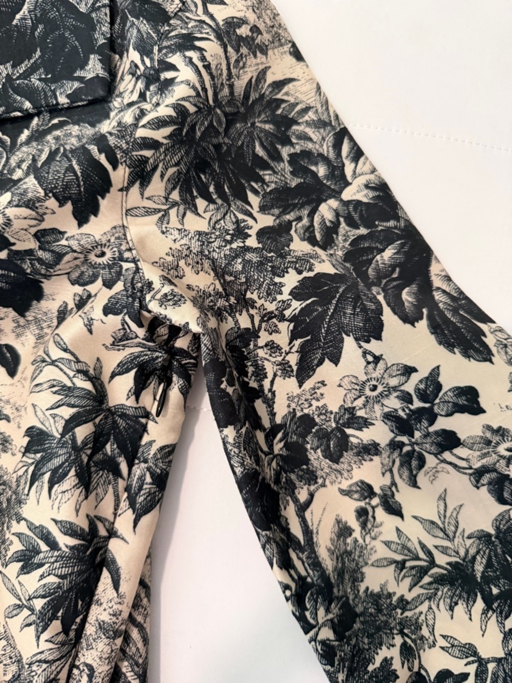 Tuckernuck Black Beige Toile Print Split Neck 3/4 Sleeve Blouse Side zip Size S - Picture 8 of 13